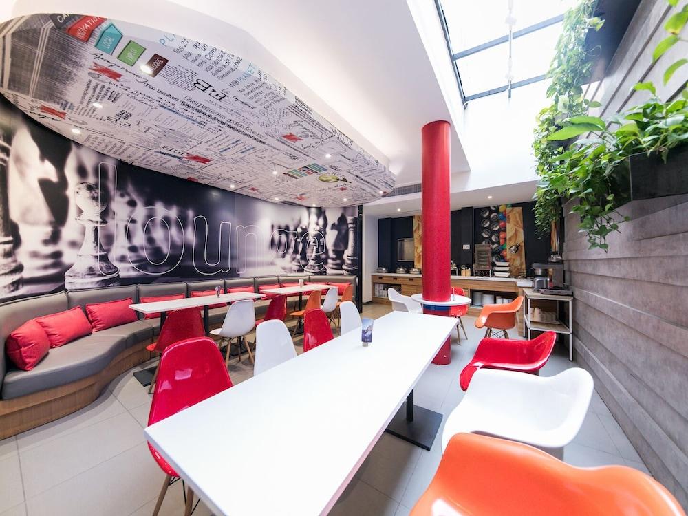Ibis Shanghai Gubei Exteriör bild