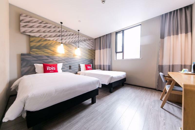 Ibis Shanghai Gubei Exteriör bild